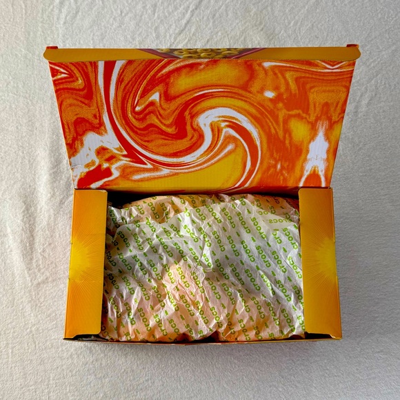 Honey Nut Cheerios Crocs - Special Edition - RARE!! - Picture 4 of 10